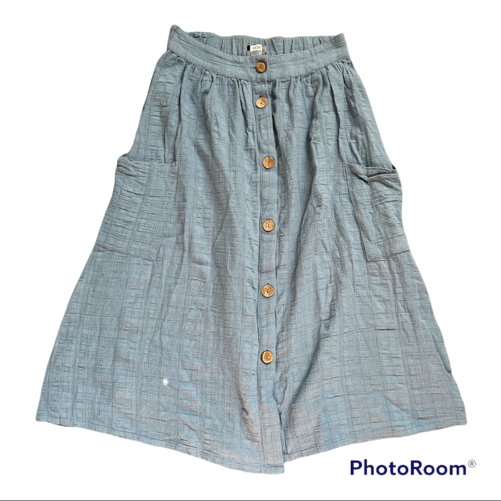 Midi skirt with wooden buttons